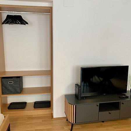 Air-Conditioned, Quiet Apartment With A Terrace In Center Of St Poelten - Smart Tv Sankt Poelten Kültér fotó