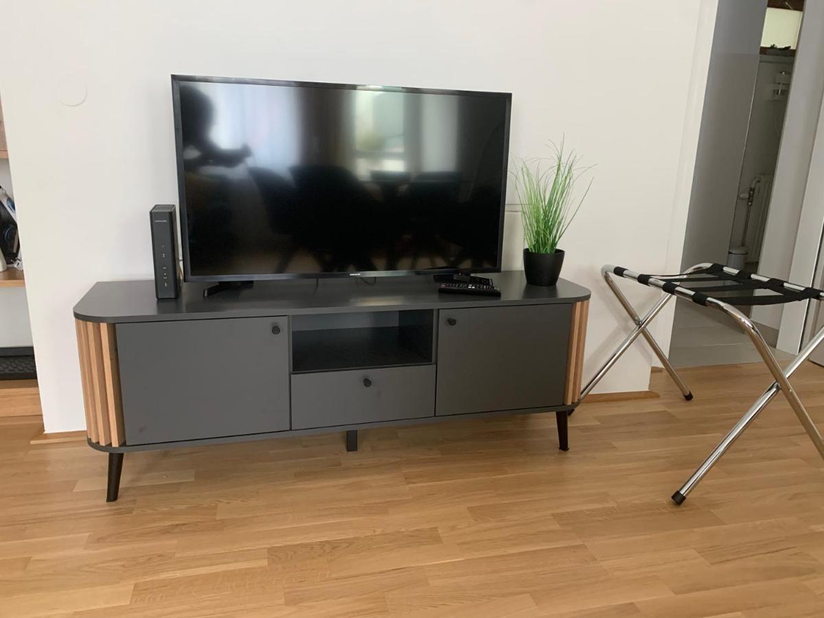 Air-Conditioned, Quiet Apartment With A Terrace In Center Of St Poelten - Smart Tv Sankt Poelten Kültér fotó